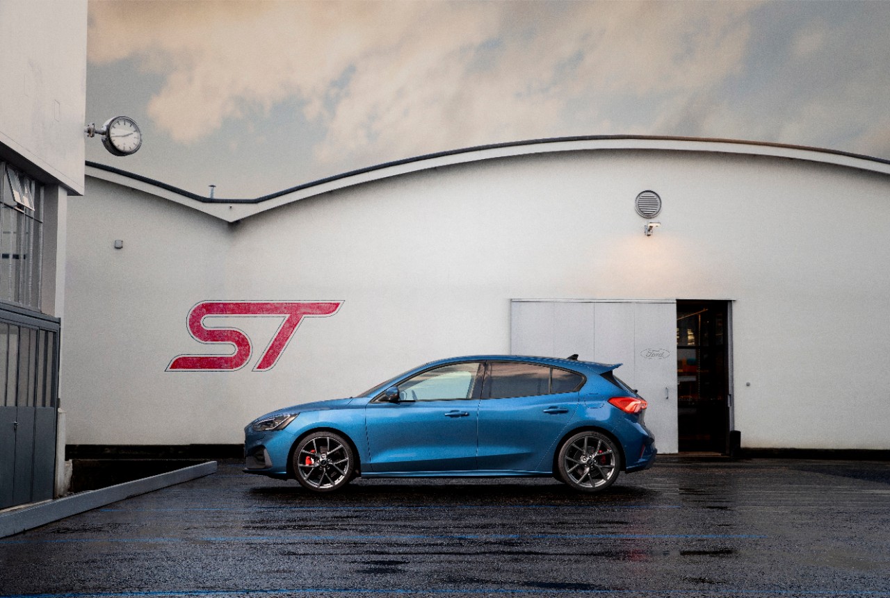 2019_FORD_FOCUS_ST_04.jpg