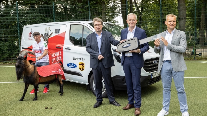 2021-07-28_FC-Koeln_Hennes_faehrt_elektrisch.jpg