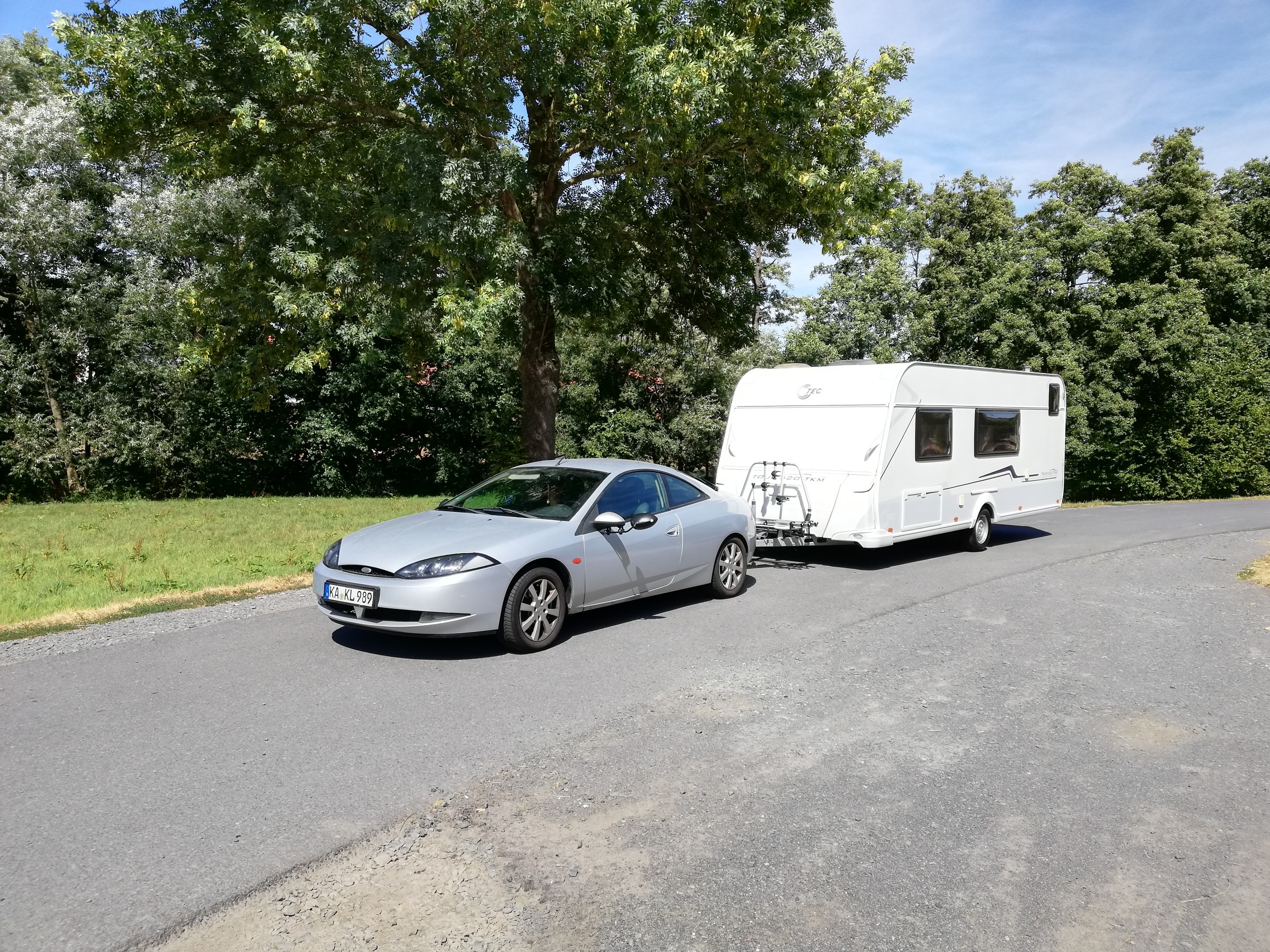 Cougar V6 mit Wohnwagen