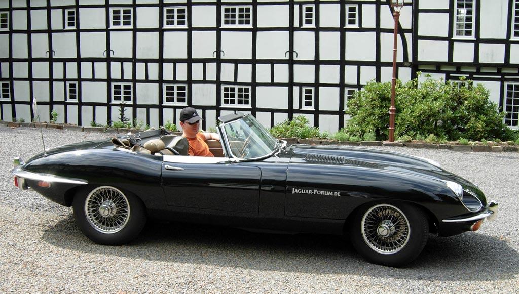 Jaguar-E-Type_S2-schw.jpg