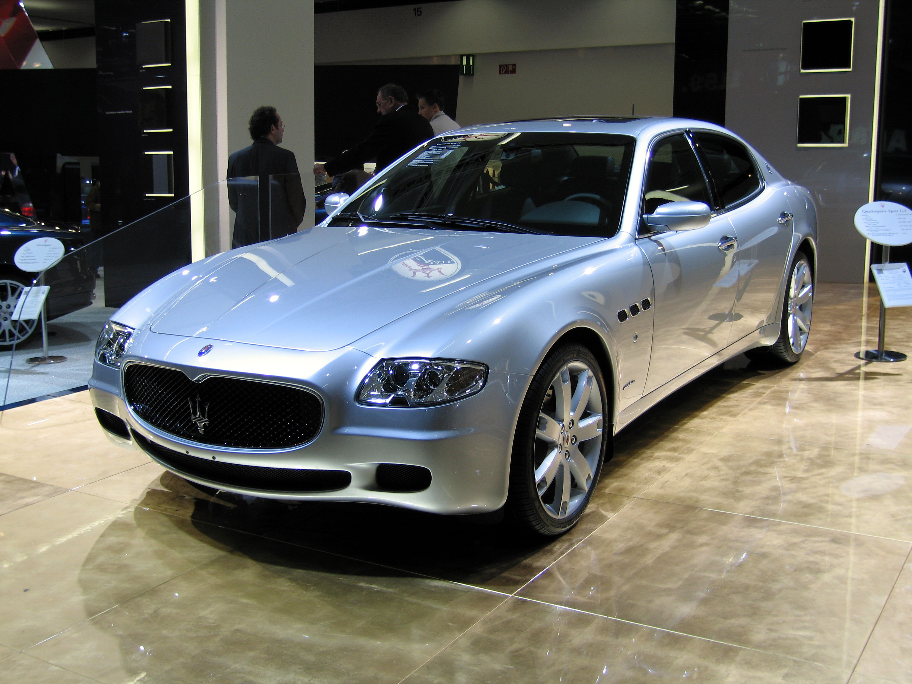 Maserati_Quattroporte_%28IAA_2005%29.jpg