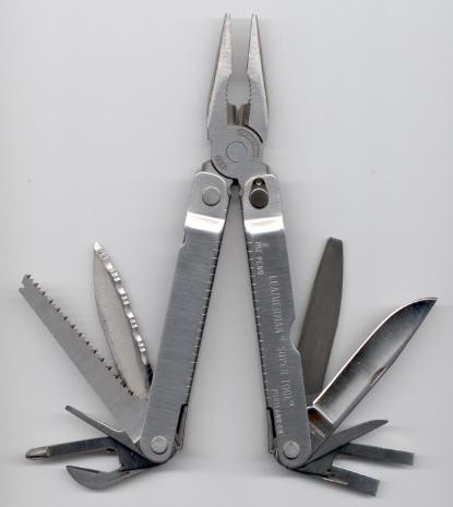 Leatherman%20Super%20Tool%202.jpg