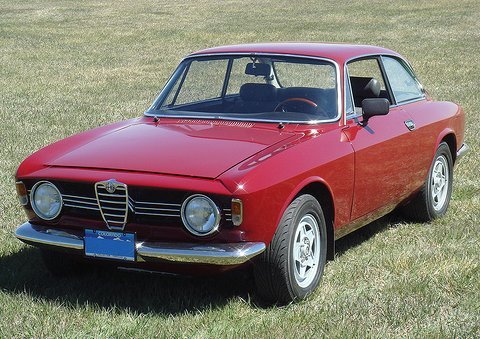 1967_Alfa_Romeo_Giulia_Spring_GT_Front_1.jpg