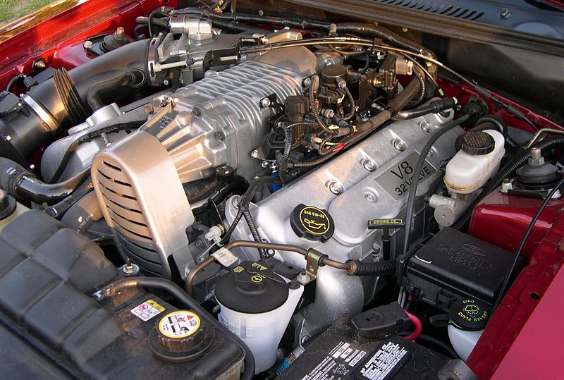 800px-2003_Ford_Mustang_Cobra_32v_Supercharged_engine.jpg